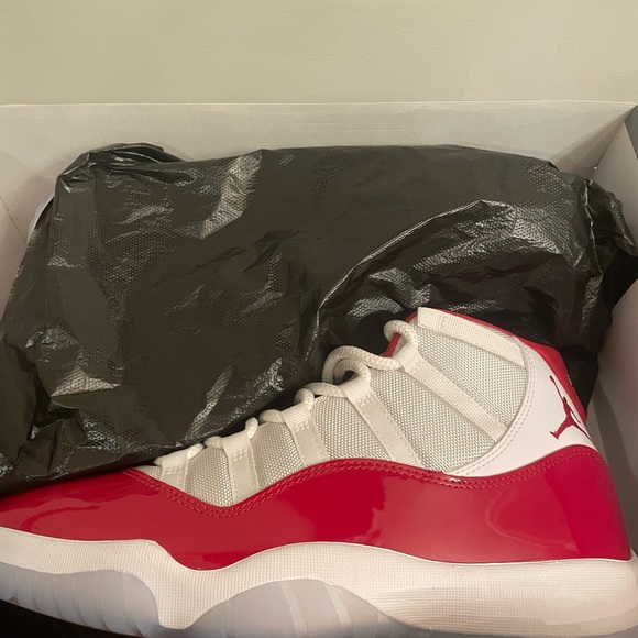 Jordan 11 Retro Cherry (2022) Size US Men’s 11.5 - Picture 4 of 9